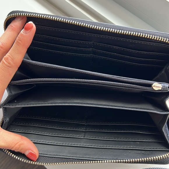 Guess Embossed Black Wallet - Picture 6 of 7